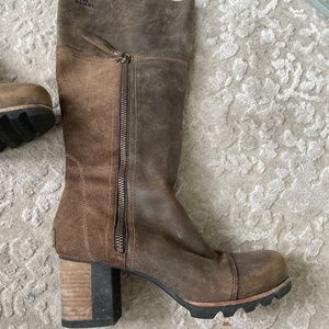 Sorel heeled brown leather boots 8.5